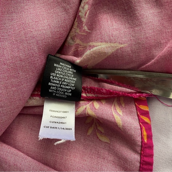 Torrid Challis Flutter Sleeve Top Size 3 (3X/22-24) Mindful Paisley Fuschia Red - Picture 7 of 9